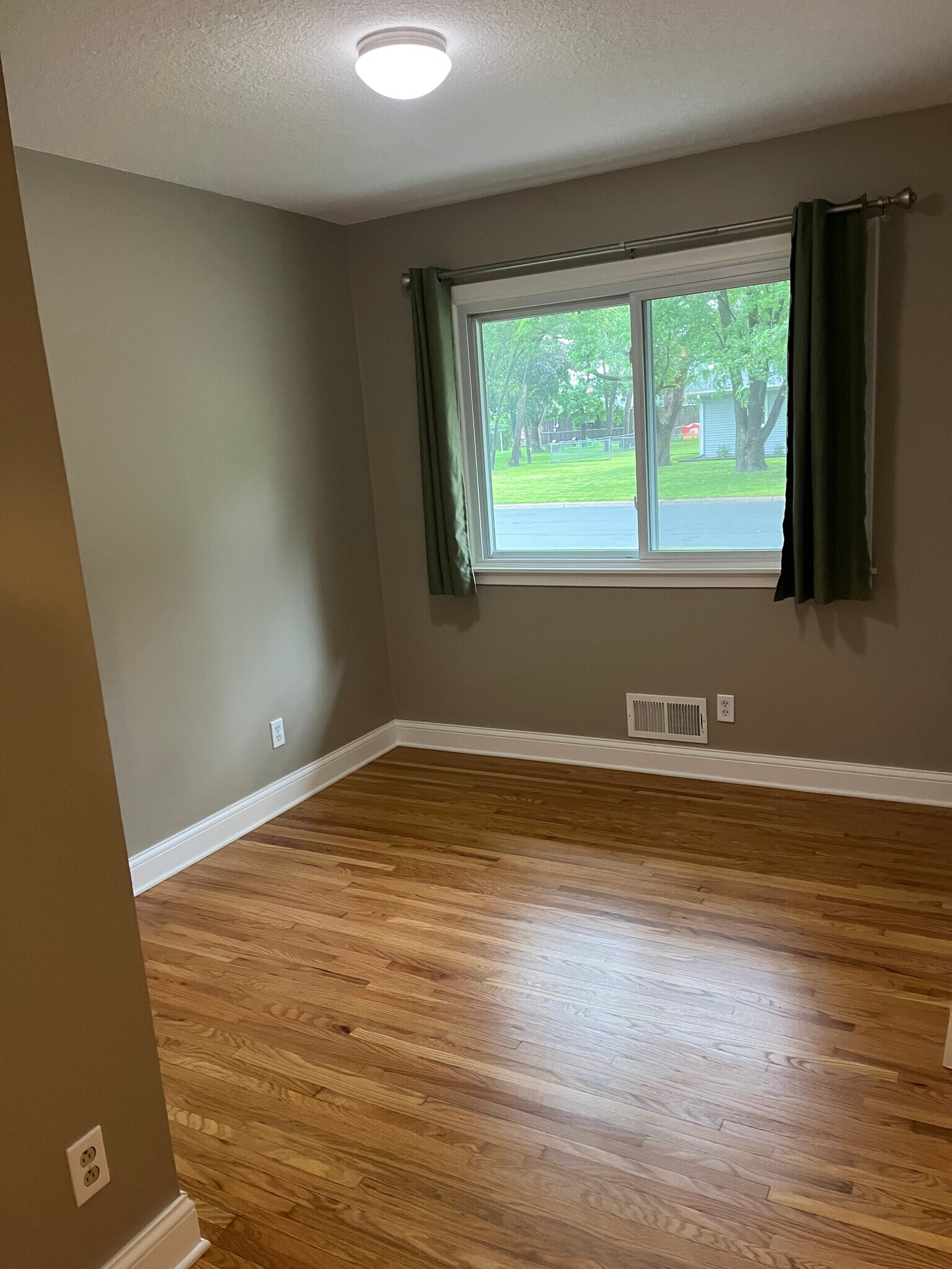 Building Photo - 8624 Oakland Ave S