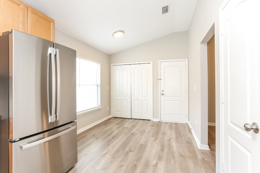 Building Photo - 1725 Saw Lake Drive