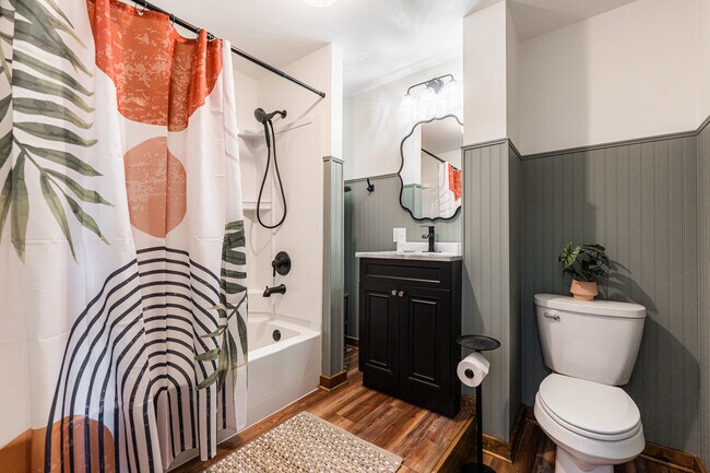 Building Photo - 318 W State St