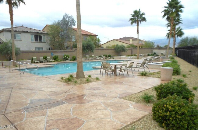 Building Photo - 7701 W Robindale Rd