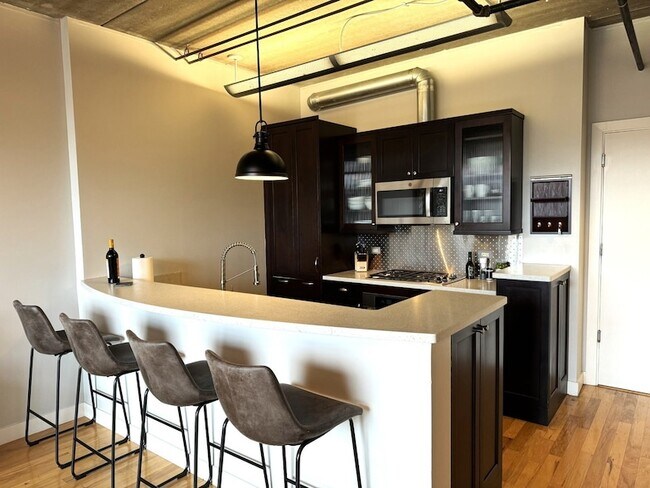 Building Photo - 10 S Dunton Ave