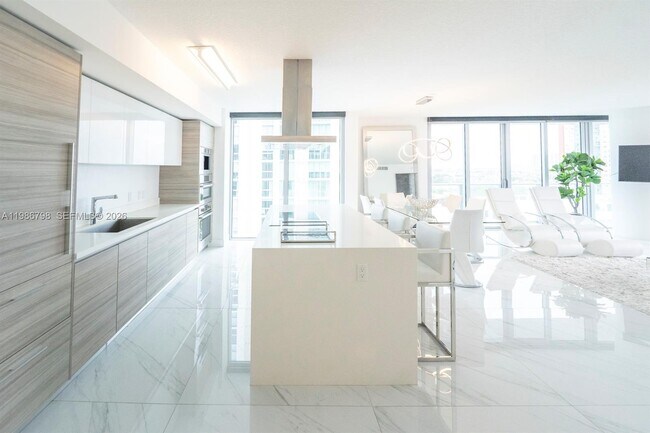 Building Photo - 300 Sunny Isles Blvd