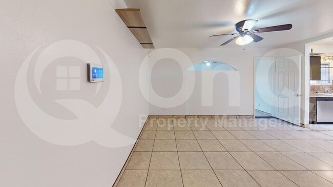 Building Photo - 1132 W Knox Pl