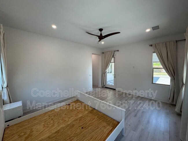 Building Photo - 74635 Tesla Dr