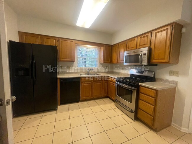 Building Photo - 940 Club Chase Ct