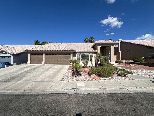 Building Photo - UPGRADED SINGLE STORY HOME WITH 4 BEDS, 2.5 BATHS, 3 CAR GARAGE, AND LARGE BACKYARD