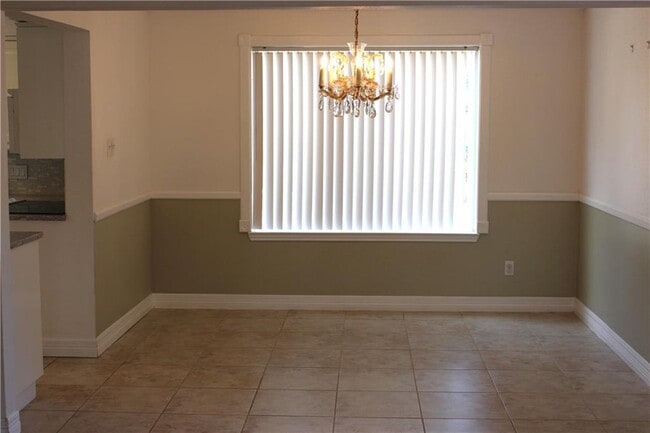 Building Photo - 200 N Kings Canyon Dr