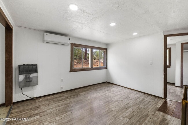 Building Photo - 1623 Idylwild Rd