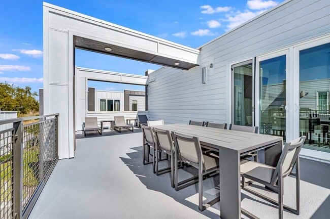 Building Photo - 7740 Sandy Ridge Dr