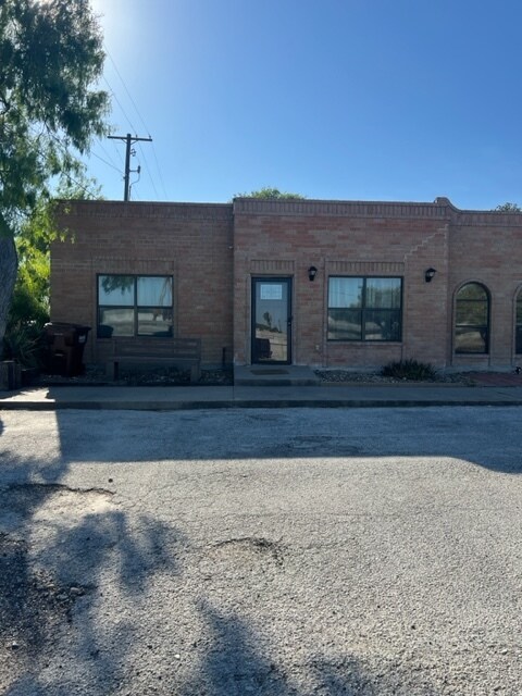 Primary Photo - 4129 Brahma Blvd