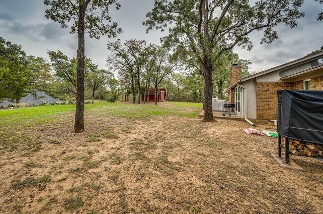 Building Photo - 211 Willow Creek Ct