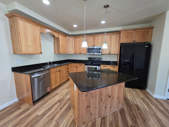 Building Photo - HONEY! Stop Scrolling! Luxury Centerville Stunner!