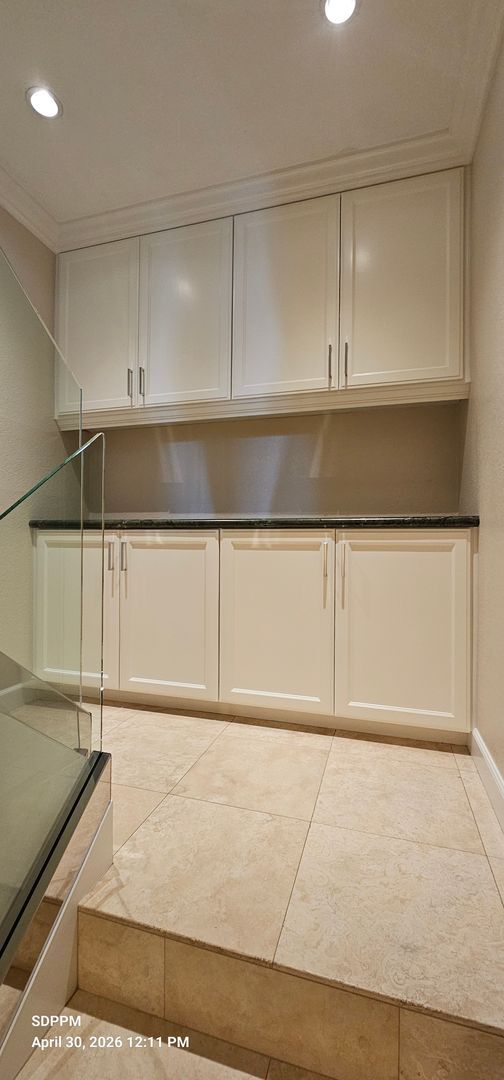 Building Photo - SAN DIEGO / BAY HO - Remodeled Nice 2 Bedroom & 2.5 Bath Townhouse.  AVAILABLE NOW!