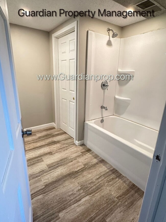 Building Photo - Champlin Single Family Home, Large Fenced Yard, Deck, 2 Car Garage,  Video Tour