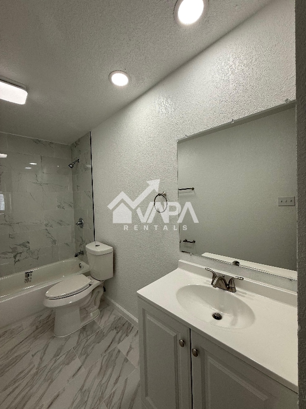 Building Photo - 1211 Tinson