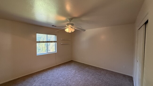 Building Photo - 142 W Reese Ave