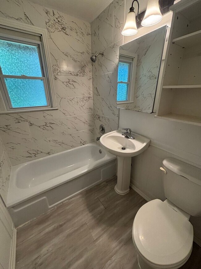 Building Photo - Charming 3-Bedroom Home in Jacksonville- A...