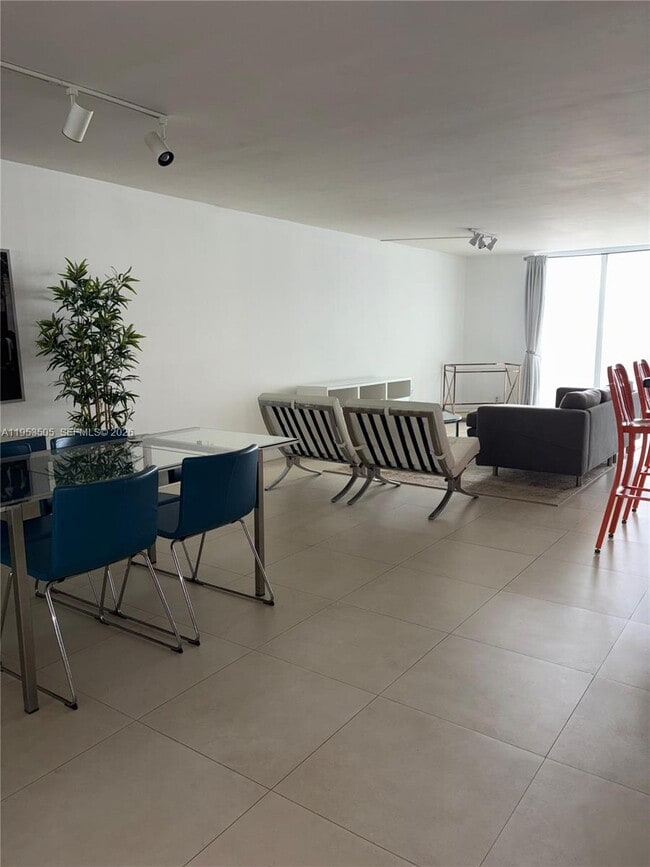 Building Photo - 2401 Collins Ave