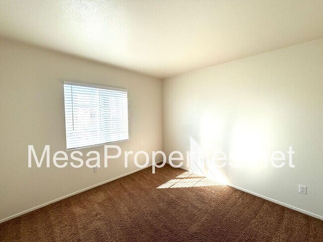 Building Photo - 14173 Mustang Cir