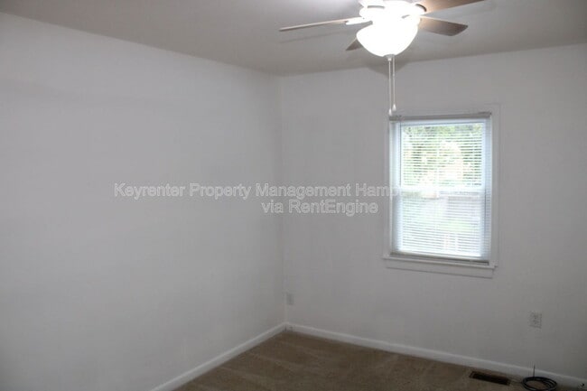 Building Photo - 5776 W Hastings Arch