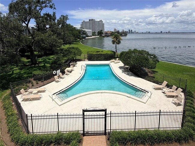 Building Photo - 5020 Bayshore Blvd