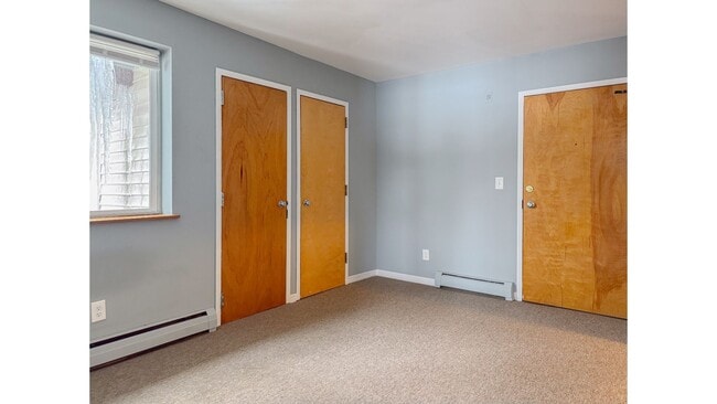 Building Photo - 3bed/3bath Renovated Townhome with Garage (Heat Included)