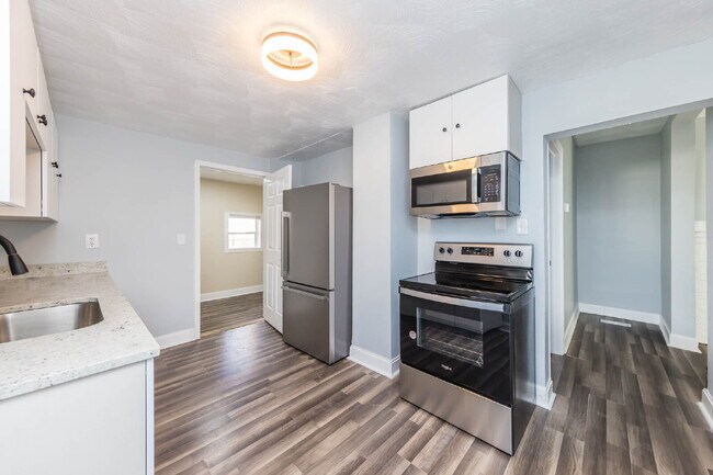 Building Photo - 2-Bedroom Home with Flexible Bonus Room Near Downtown Columbus