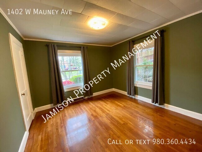 Building Photo - 1402 W Mauney Ave