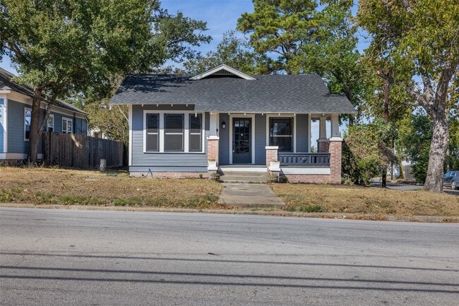 Building Photo - 307 E Academy St
