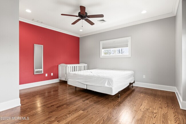 Building Photo - 558 Cedar Ave