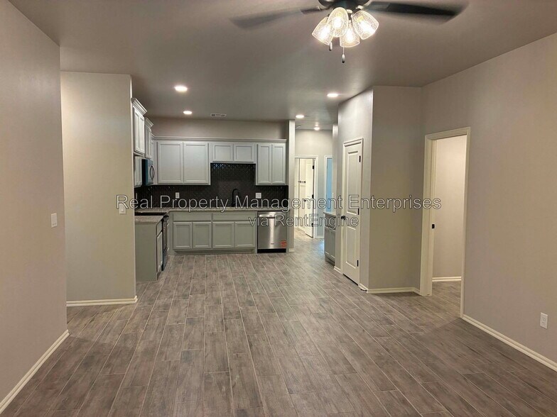 Building Photo - 2571 Gallant Fox Ter