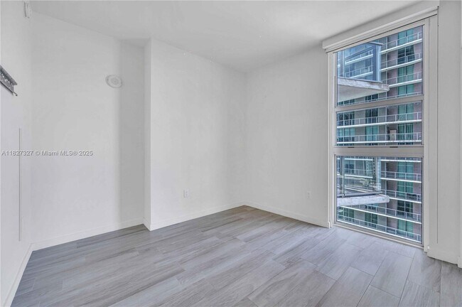 Building Photo - 1100S S Miami Ave
