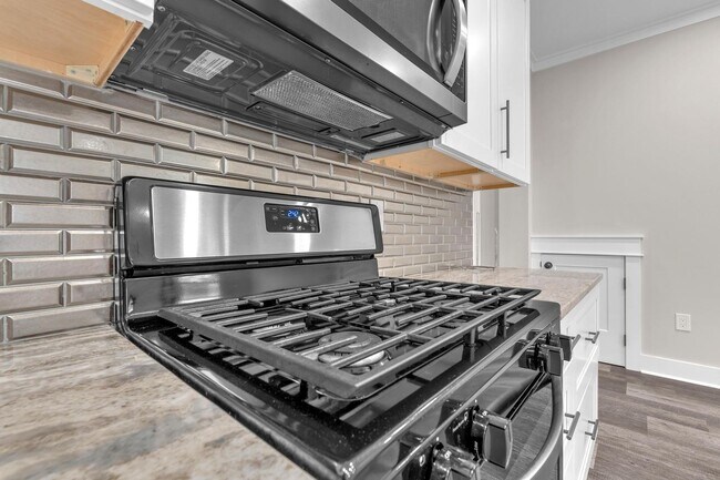 Building Photo - Modern 3 Bedroom Townhome!!