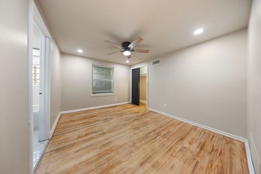 Building Photo - 809 Burleson St