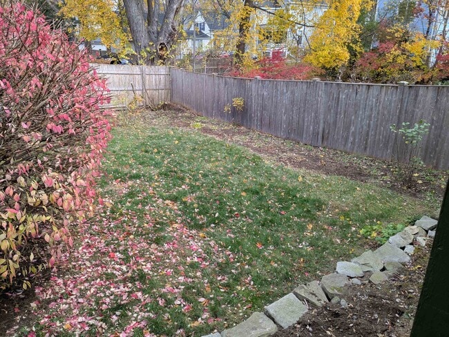 Building Photo - 2 Holt St