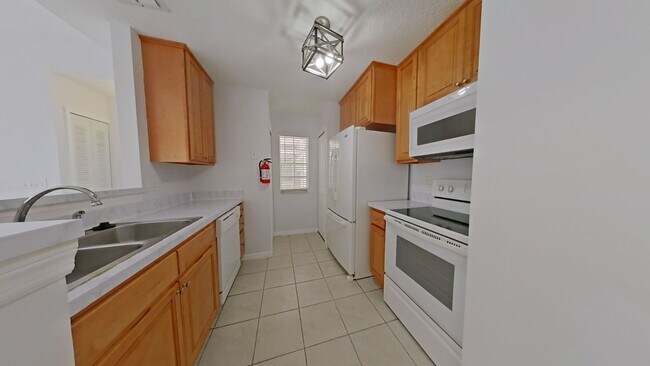 Building Photo - Spacious 3BR/2BA Condo in Altamonte Spring...