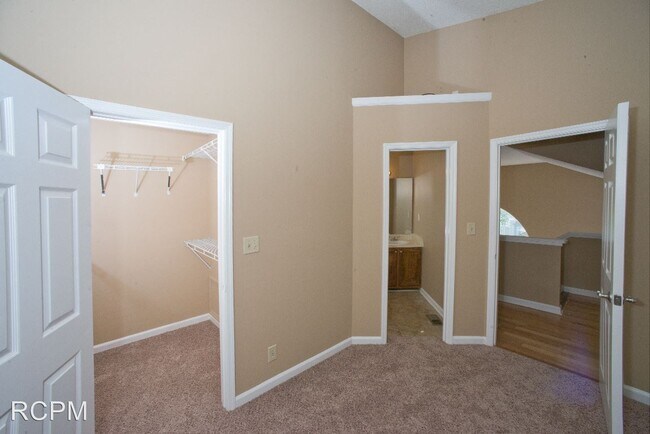 Building Photo - 2 br, 2 bath House - 1039 Stones Throw