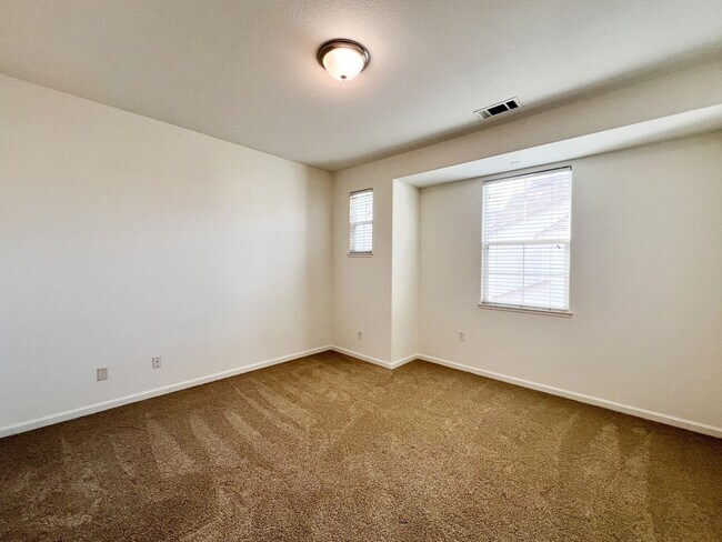 Building Photo - Three Bedroom Napa Home