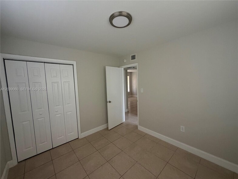 Building Photo - 6321 SW 20th Ct