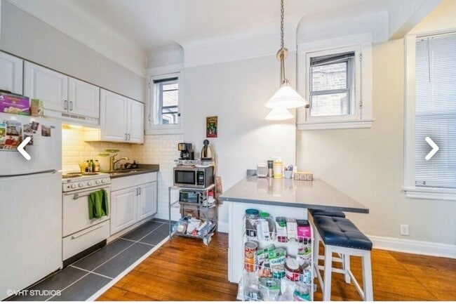 Building Photo - 313 S Maple Ave