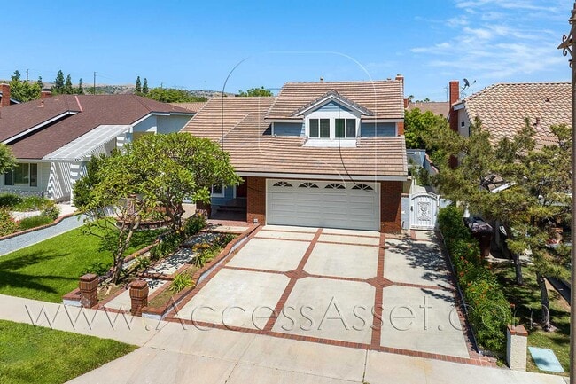 Building Photo - Spacious 4 Bedroom Home with Private Yard & Covered Patio in Anaheim Hills