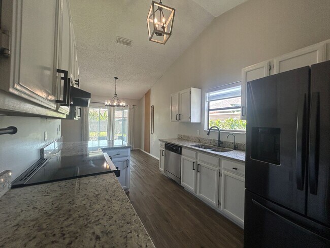 Building Photo - 615 7 Gables Cir SE