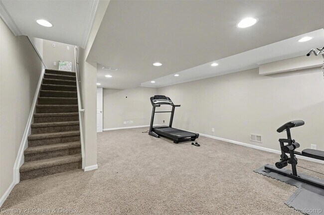 Building Photo - 7055 Oakridge Dr