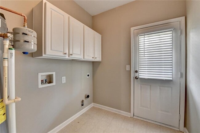 Building Photo - 4020 Edgecomb Dr