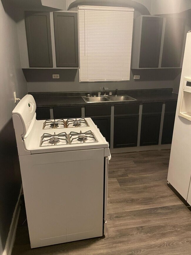 Building Photo - Section 8 Welcomed Large 2 Bedroom