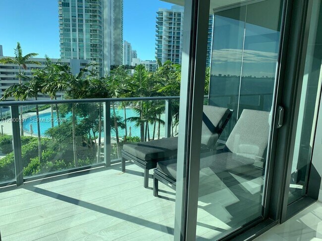 Building Photo - 650 NE 32nd St