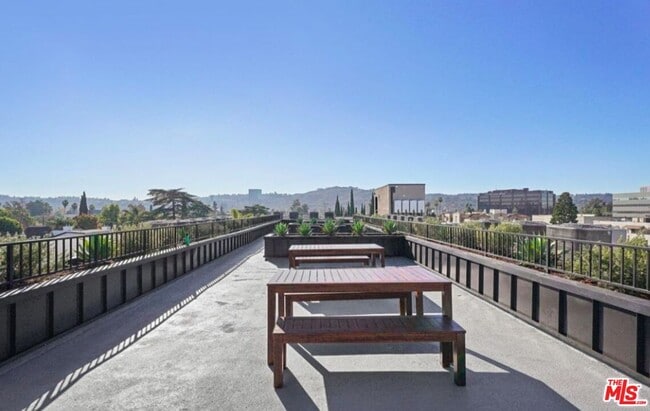 Building Photo - 10806 Blix St