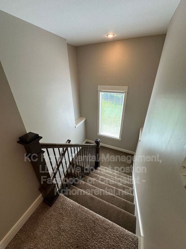 Building Photo - 8608 W 165th St
