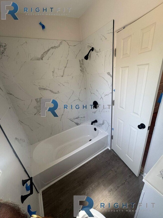 Building Photo - Newly Renovated Home in Jacksonville