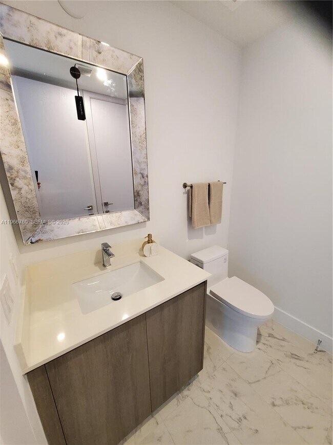 Building Photo - 17550 Collins Ave